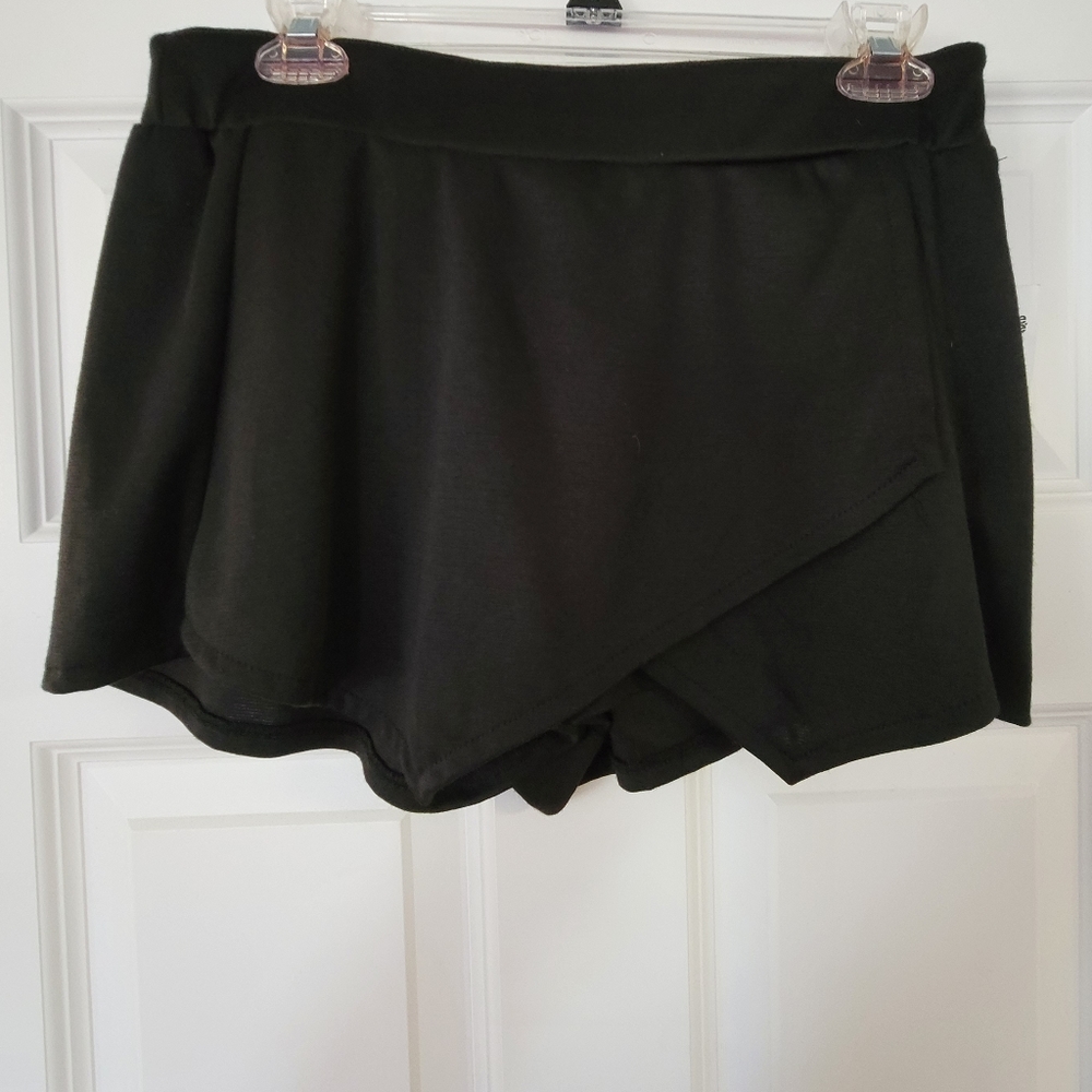 Charlotte Russe Black Skort Sz Large BNWT